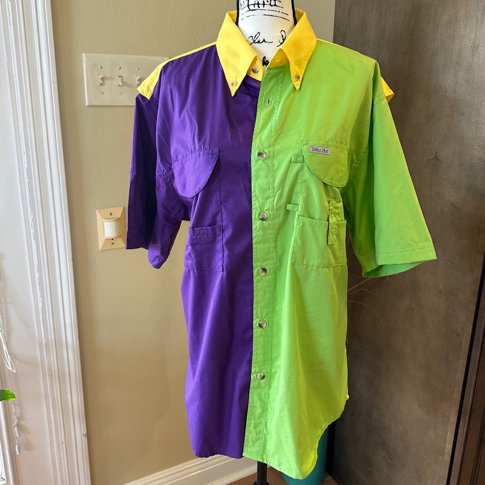 💜💚💛Mardi Gras Button Up Shirt w Vent - NWOT 💜💚💛
